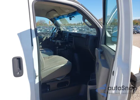 2018 Chevrolet Express 2500 Work Van from USA, damaged, VIN 1GCWGAFP0J1335951